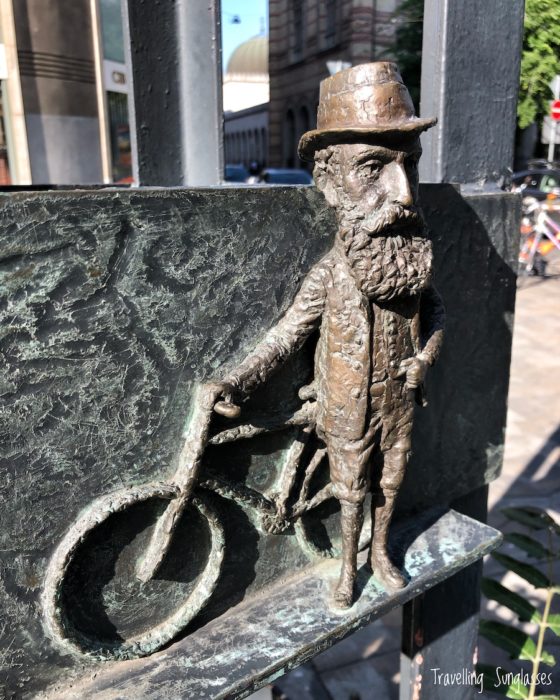Mini statues of Budapest Kolodko Tivadar Herzl bicycle